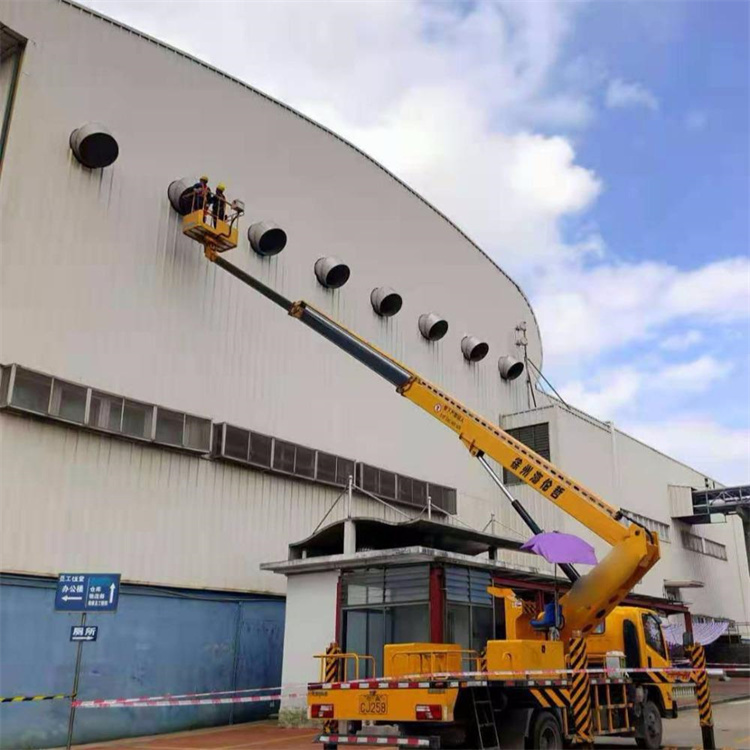 辛集高空作业车出租服务：专业广告牌安装解决方案