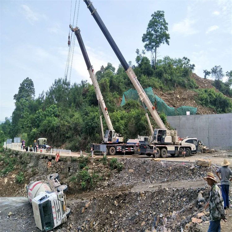辛集汽车掉沟里叫吊车救援要多少钱