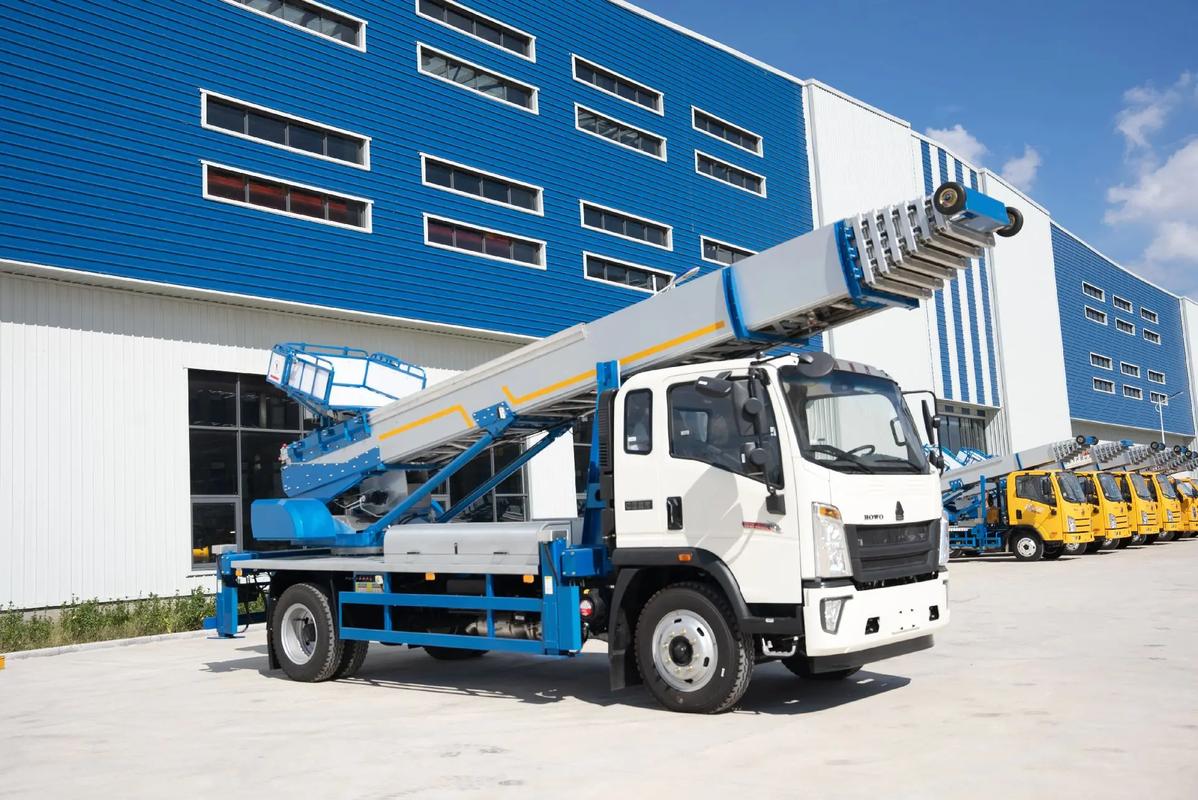 辛集出租云梯车高空作业车 建筑垃圾搬运